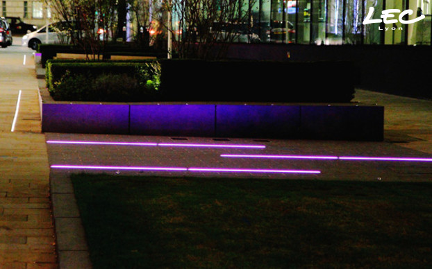 <p>In use: 10 uniform linear light bar 5623-Brunei, long of 1,5 m work with a colour changing system.</p>
