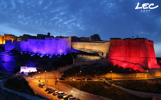 <p>78 wall-washing projectors 4660-Corsica in 4-colours (red/green/King blue/ warm white 3 000K) illuminate in a homogeneous coverage the whole length of the wall, the citadel, the "Sutta Rocca" cliff and the "Grain de sable" rock.<br />
Each projector is independently controlled by wireless DMX, and according to a defined scenario that was designed by the lighting designer. They all have a surge arrestor because the region is often struck by lightning.</p>
