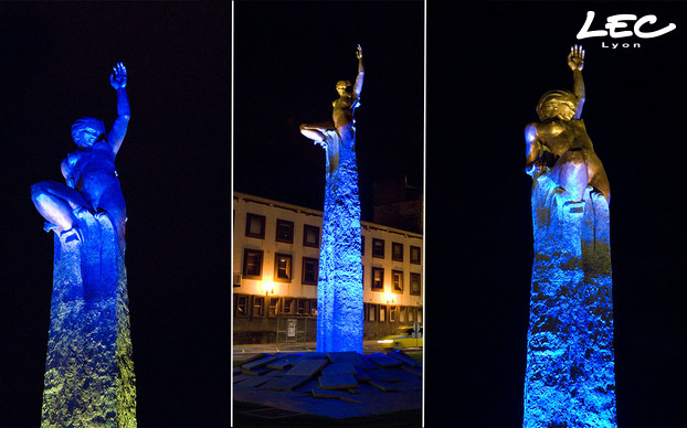 <p>4x 5716-CRGB-06 Allevard projectors are installed away from the statue’s base in order to up-light the lady with the arm up.</p>
