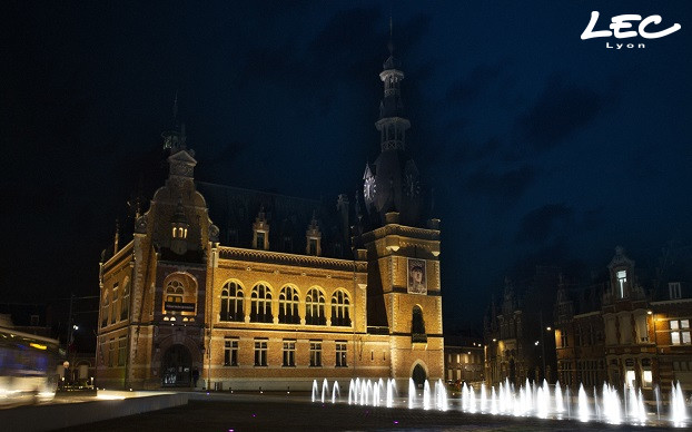 <p>The Grand Place and the Town Hall of Comines are lit by recessed floor lighting Allevard ref 5716</p>
