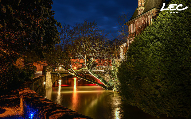 <p>The highlights give the route and therefore the city of Vendôme a real night-time identity.</p>
