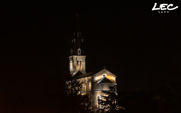 <p>For distant viewpoints, the steeple is lit using LUMINY (4040 and 4060) projectors attached to existing elements.<o:p></o:p></p>
